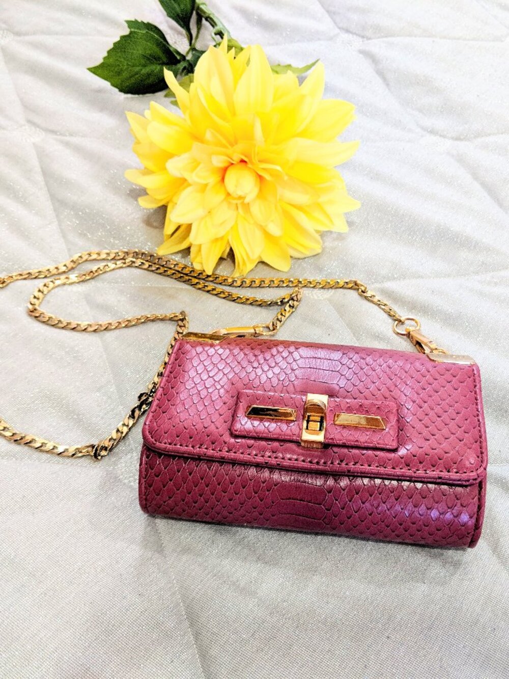 *Burgundy Textured Shoulder Chain Purse